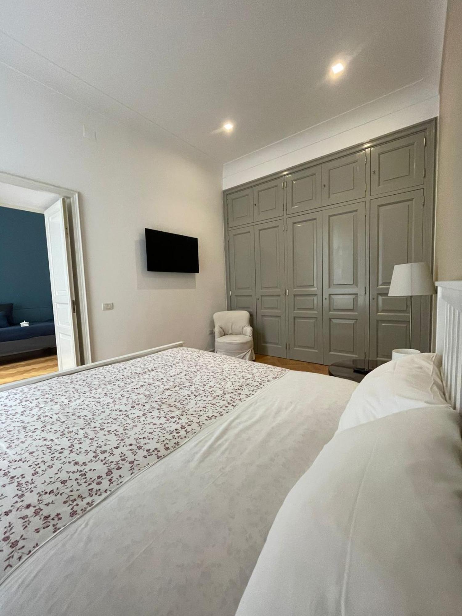 Napoliforever Chiaia Apartment Εξωτερικό φωτογραφία